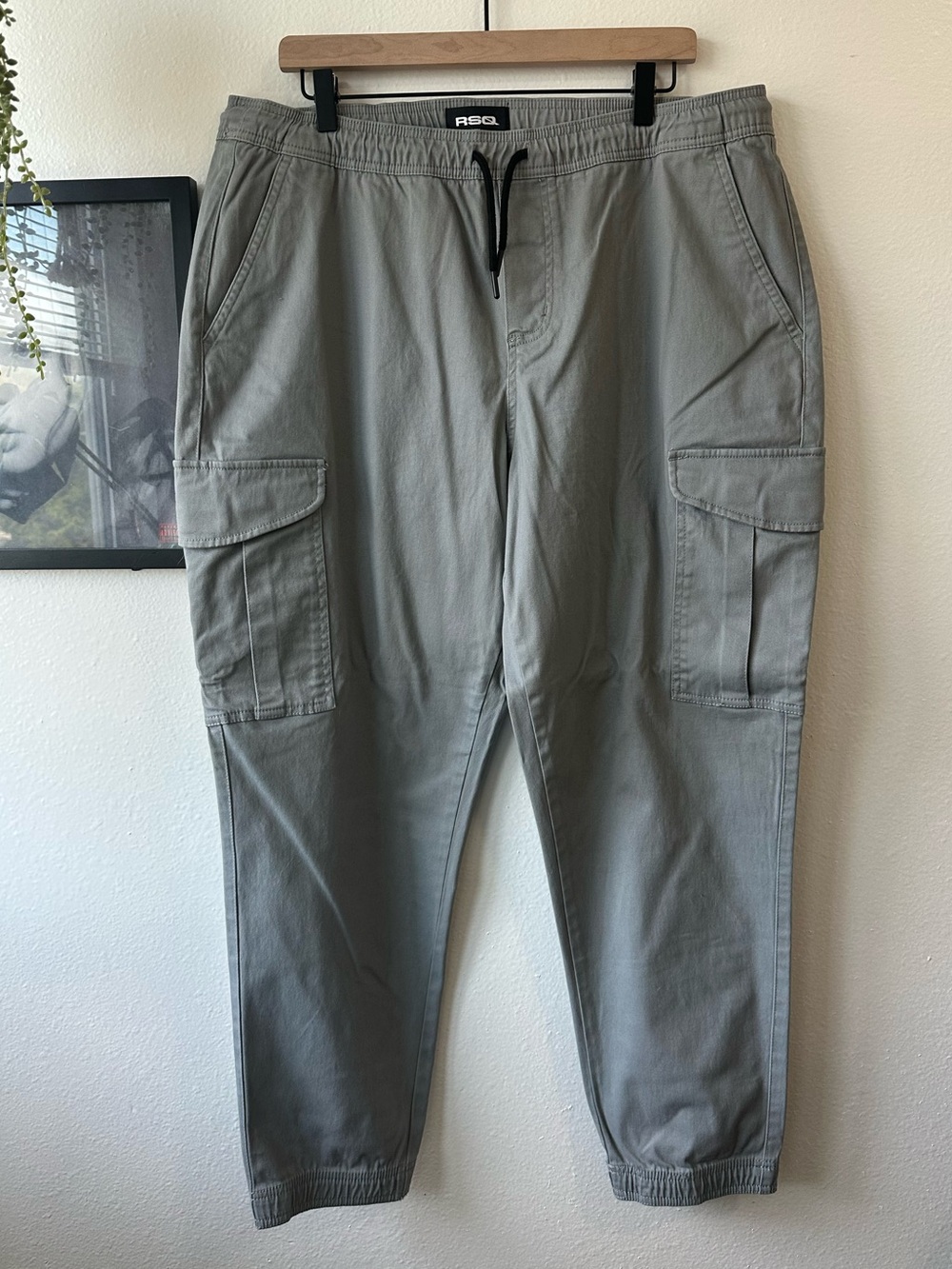 Tilly's RSQ Men’s Cargo Jogger Pants Light Grey XXL Streetwear Utility Style